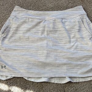 Under Armour Light Heathered White and Gray Athletic Skort